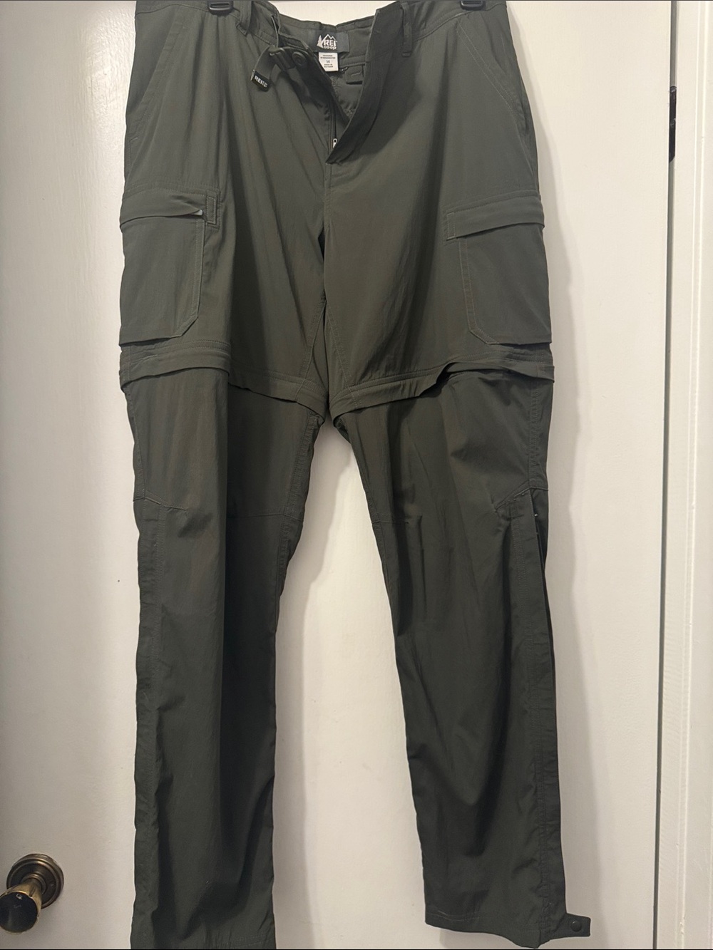 REI Co op Sahara Women’s Olive Green Cargo convertible Zip Hiking Pants/shorts